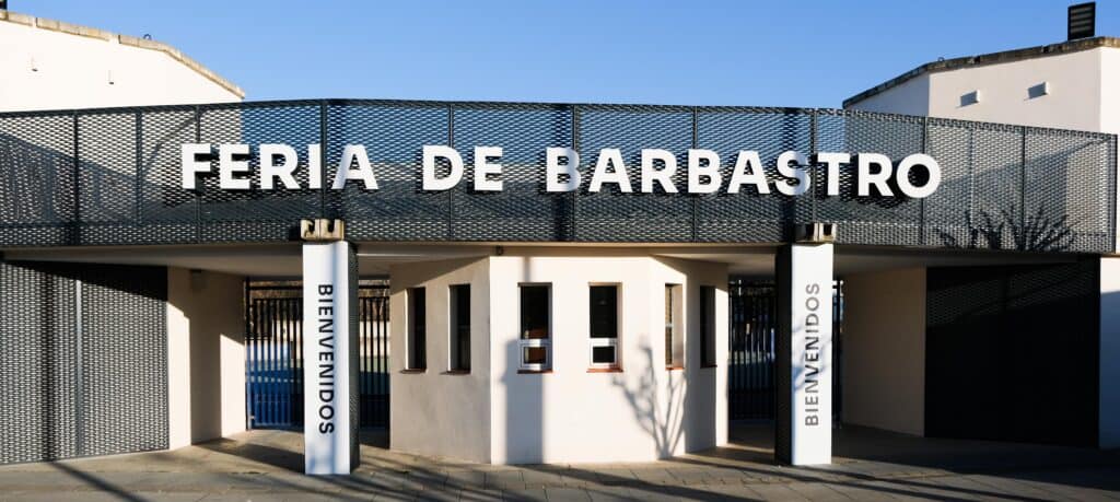 Letras corpóreas en el Recinto Ferial de Barbastro para señalización y bienvenida.